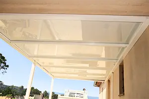 Carport avec toiture en polycarbonate à Fréjus St-Raphael