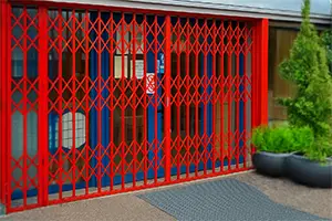 Grille articulée de magasin à Fréjus St-Raphael