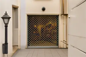 Grille enroulable de magasin à Fréjus St-Raphael