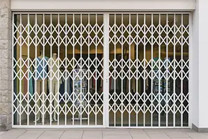 Grille extensible de magasin à Fréjus St-Raphael